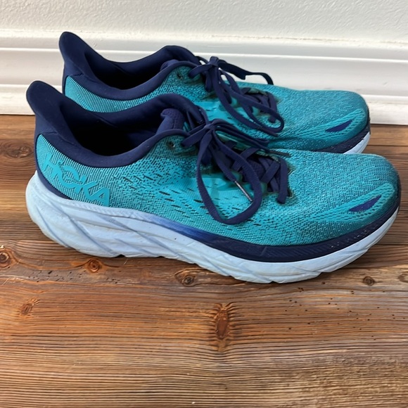 Hoka Clifton women’s 10.5 wide running shoes - Picture 2 of 5